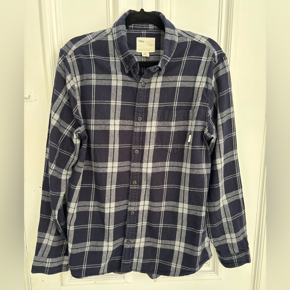 Tilley Men’s Flannel Plaid Blue Shirt Size Large Cozy